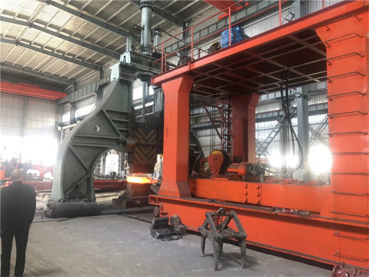 法蘭鍛壓機(jī)